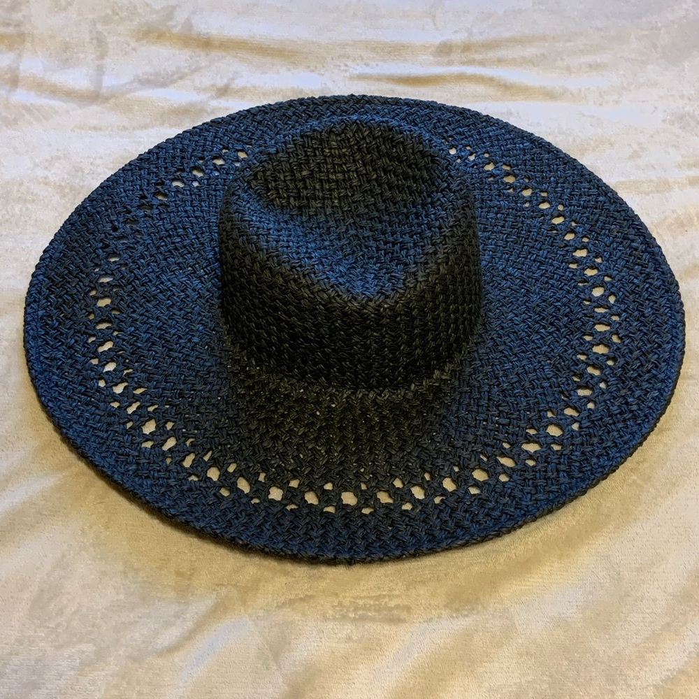 3 large sun hats black, black & white, & cream from H&M - Picture 7 of 7